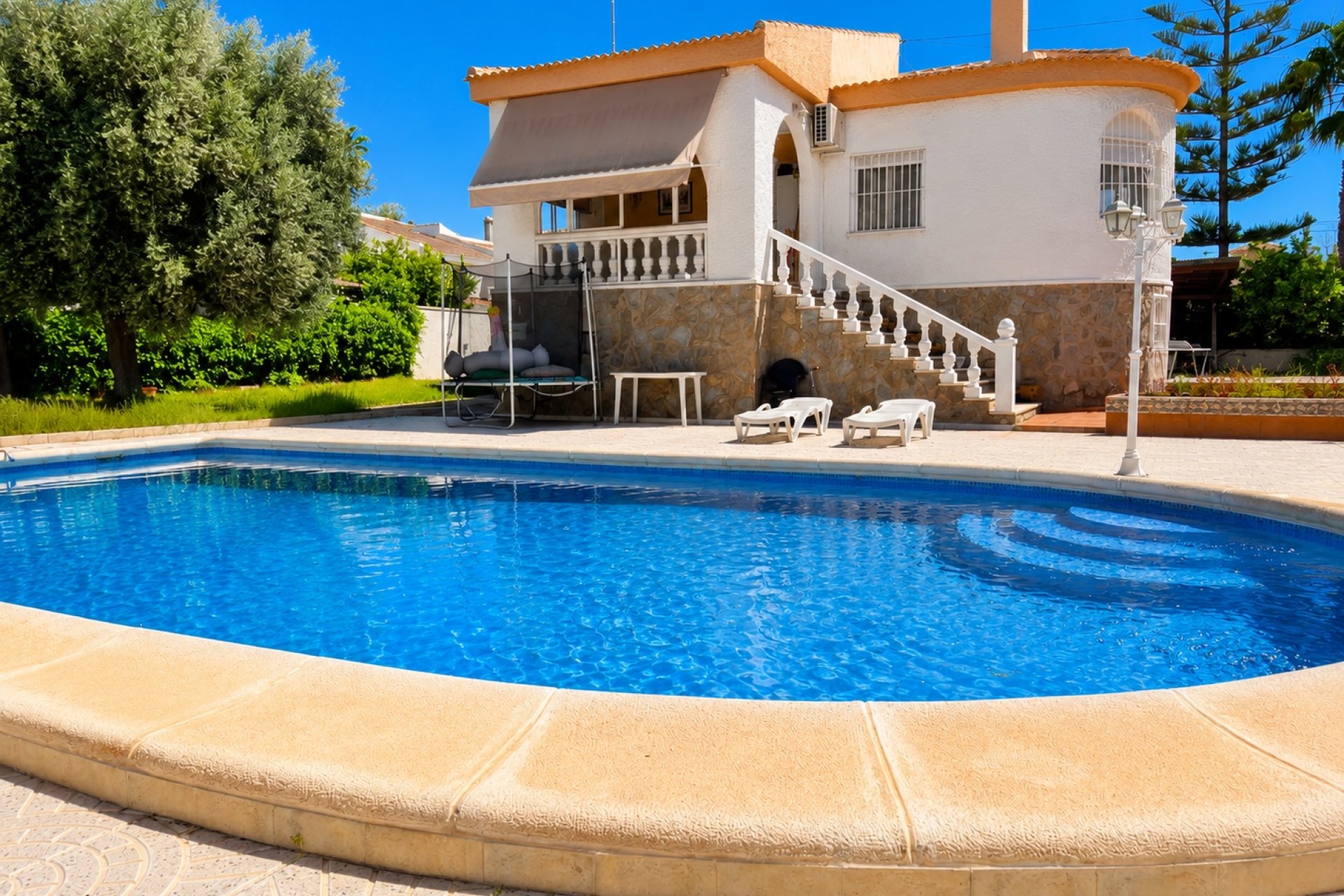 Resale - Villa - Torrevieja - La Siesta