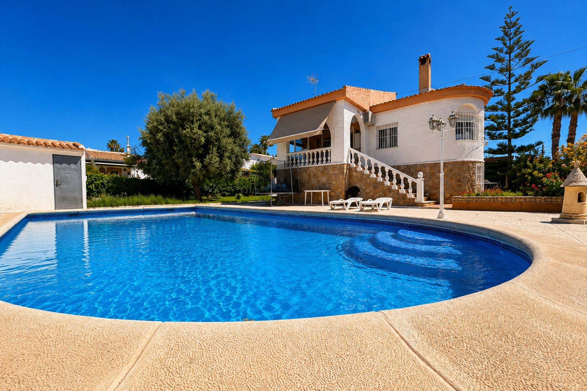 Resale - Villa - Torrevieja - La Siesta