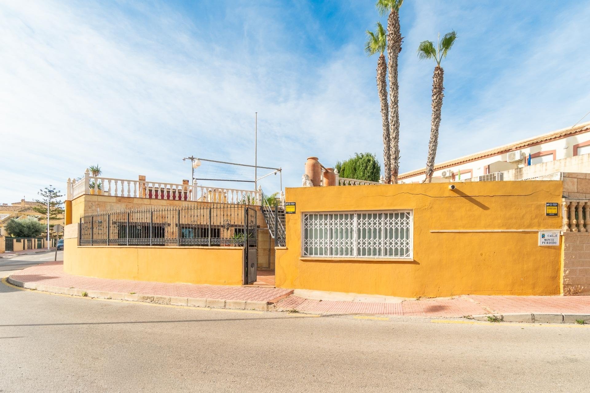 Resale - Villa - Torrevieja - Orihuela costa