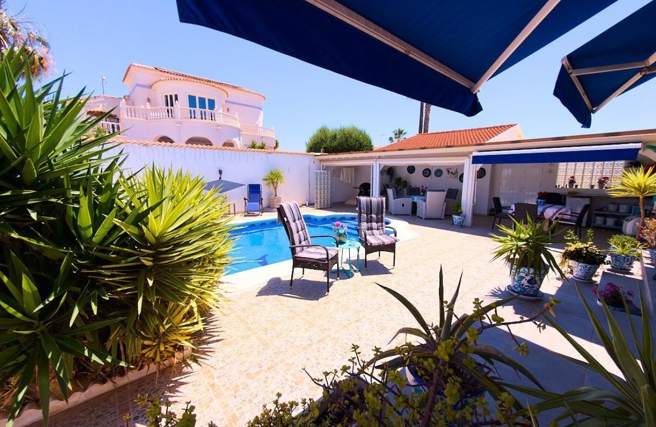Resale - Villa - Torrevieja - Urb. El Chaparral
