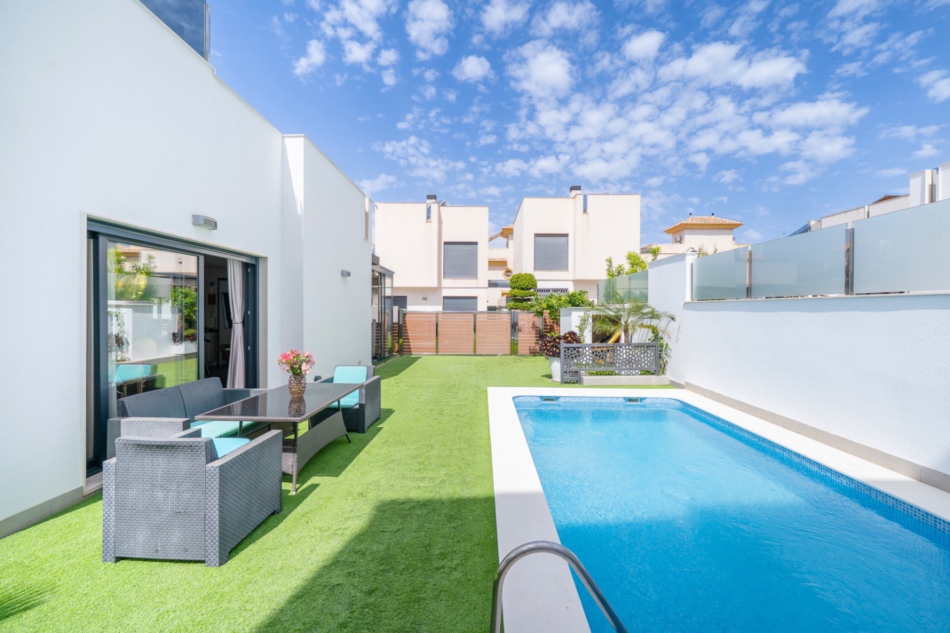 Resale - Villa - Torrevieja