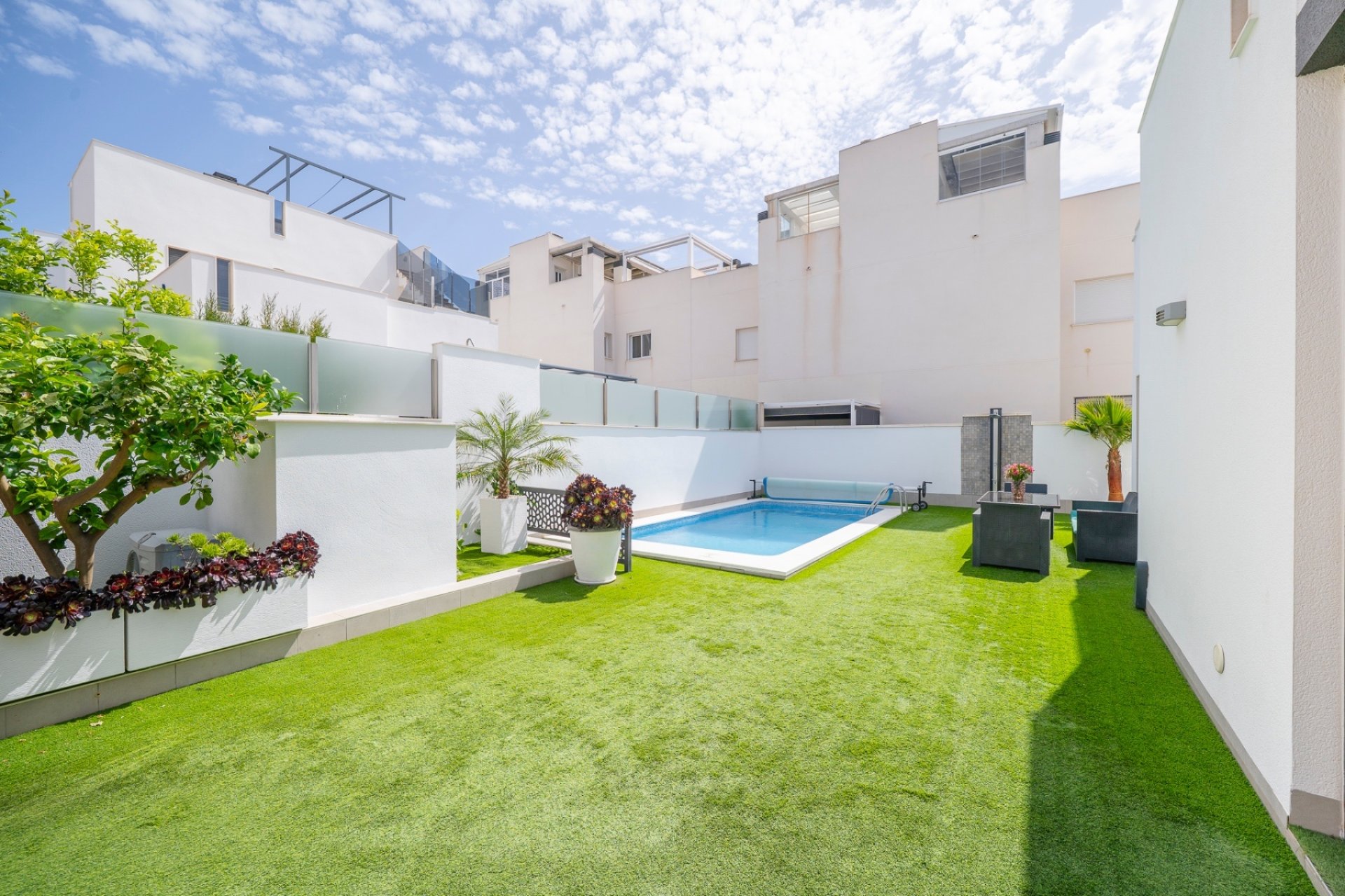 Resale - Villa - Torrevieja