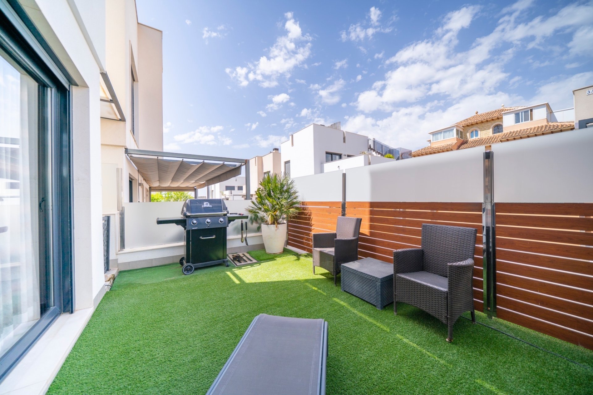 Resale - Villa - Torrevieja