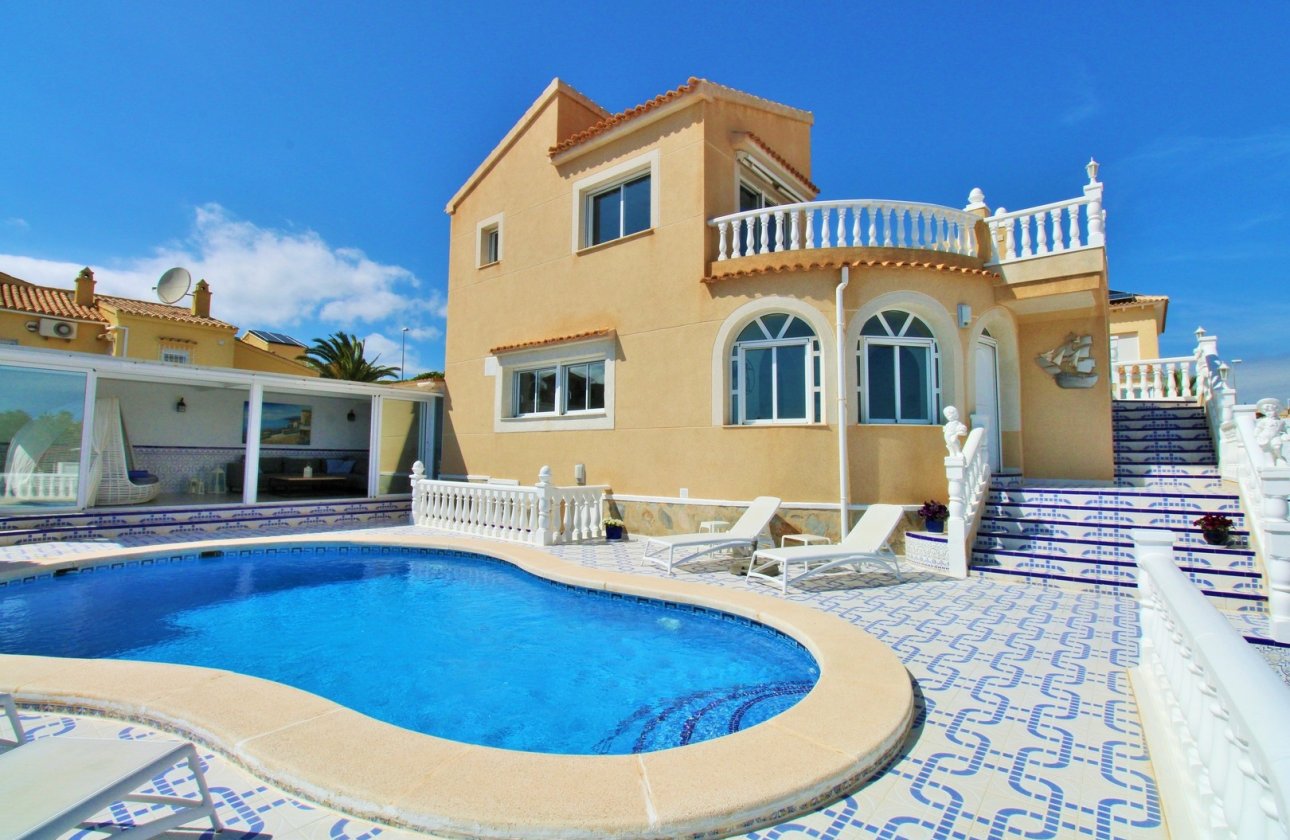 Resale - Villa - Villamartín