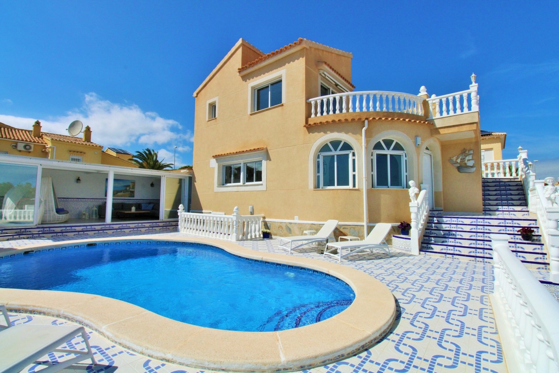 Resale - Villa - Villamartín