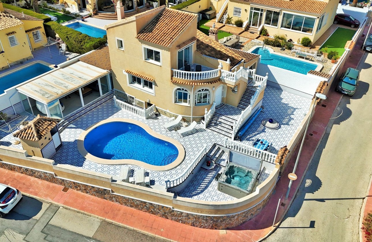 Resale - Villa - Villamartín