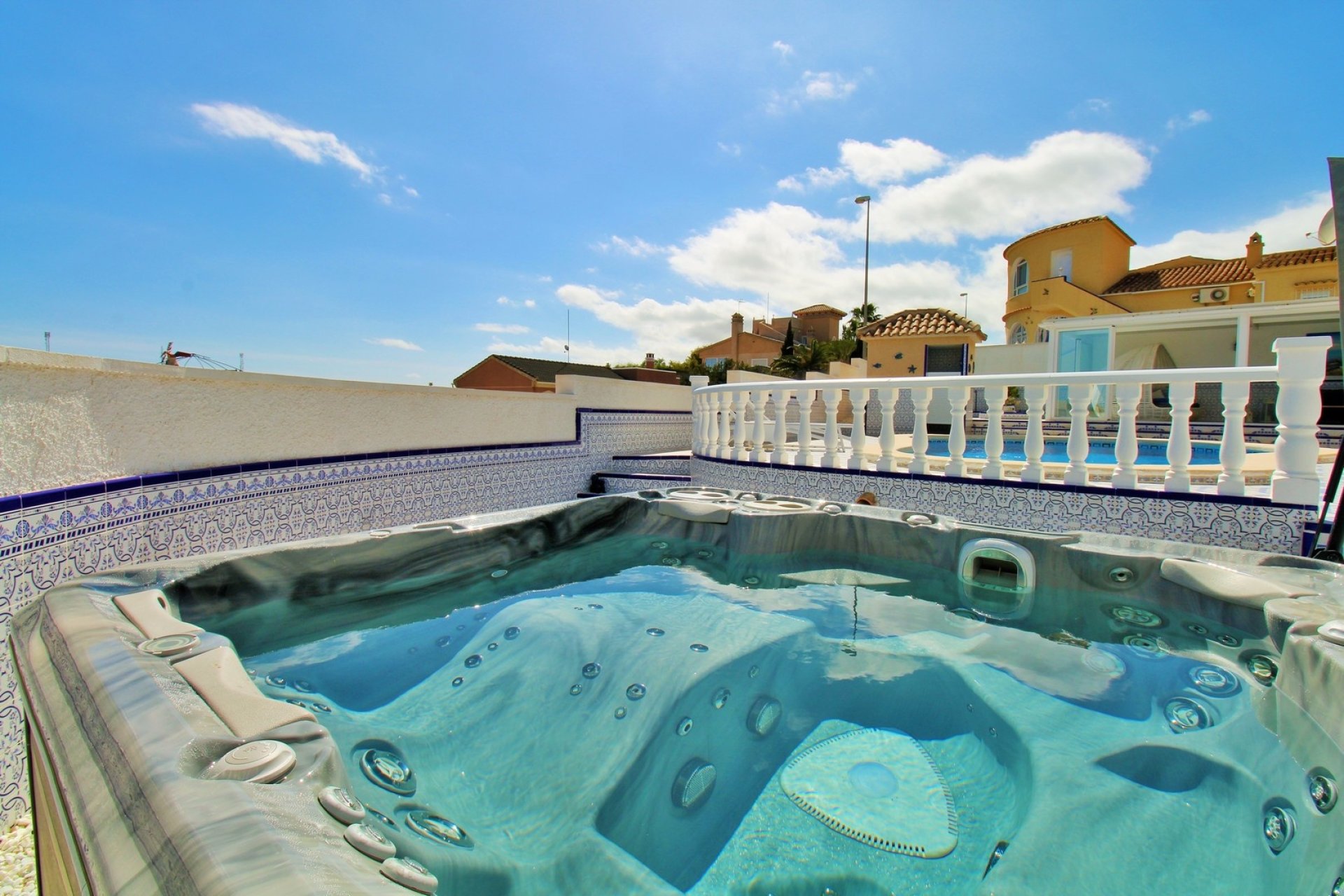 Resale - Villa - Villamartín