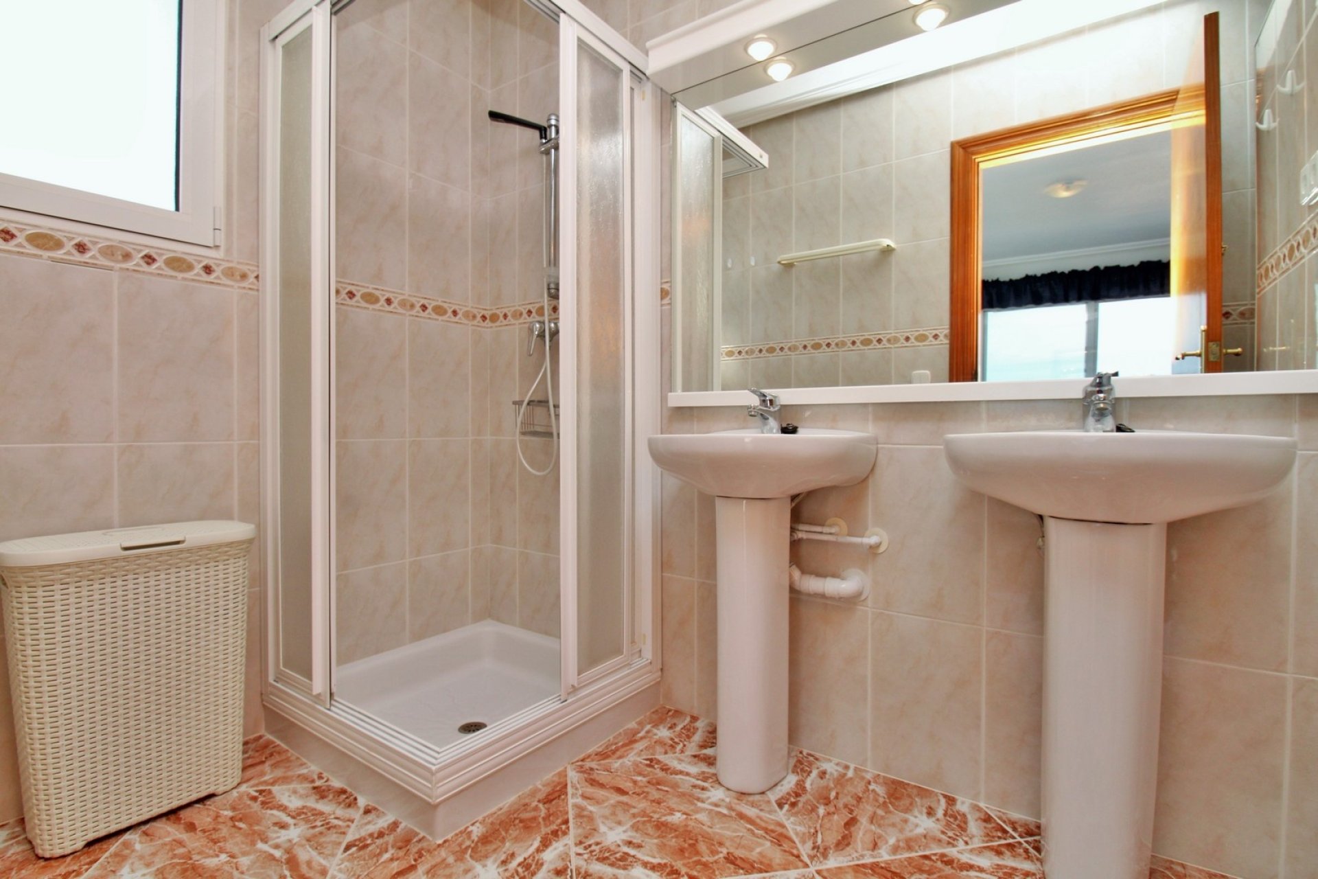 Resale - Villa - Villamartín