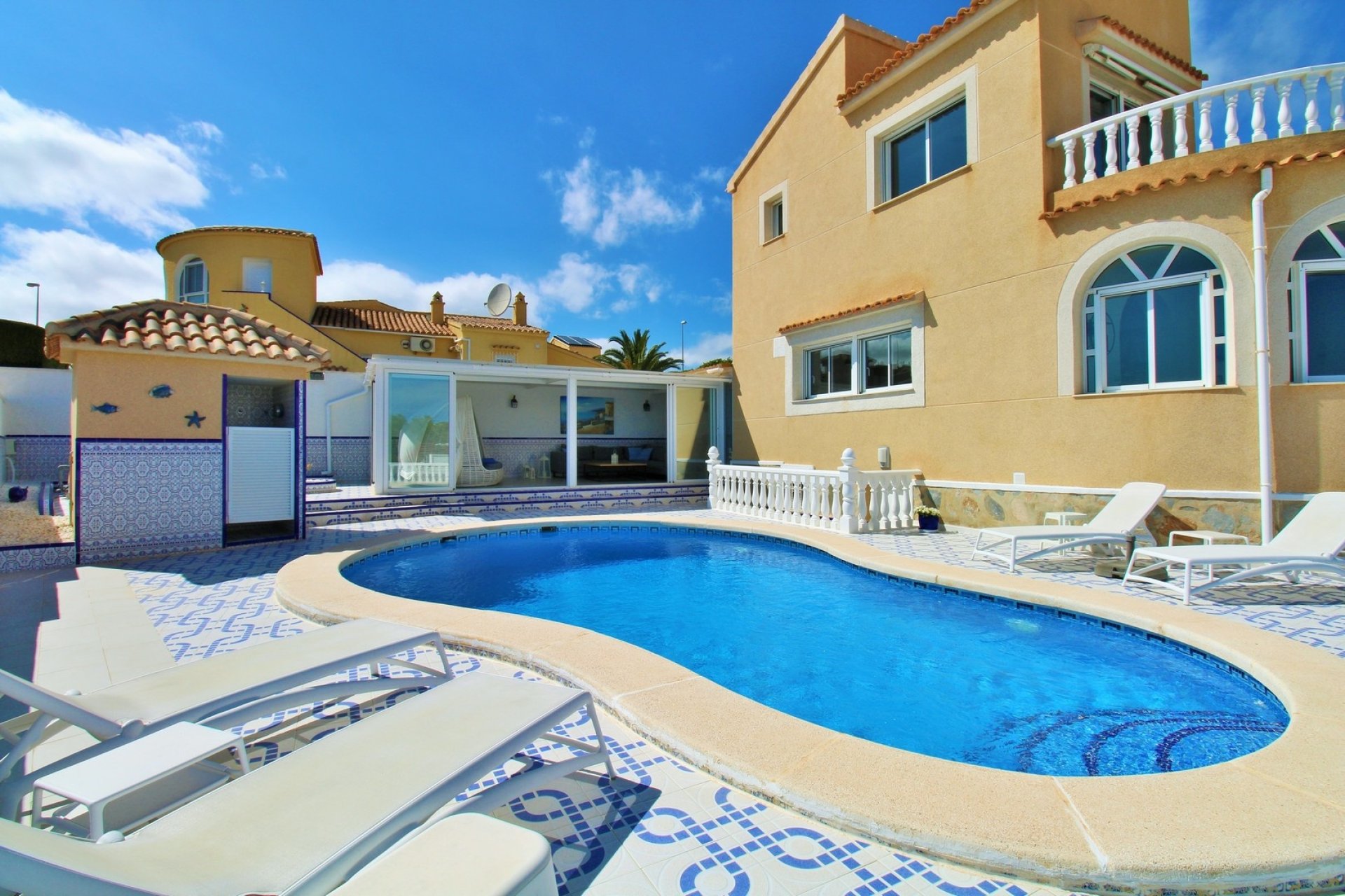 Resale - Villa - Villamartín