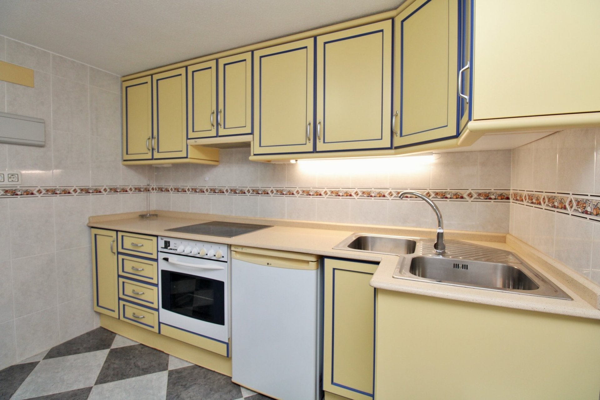 Resale - Villa - Villamartín