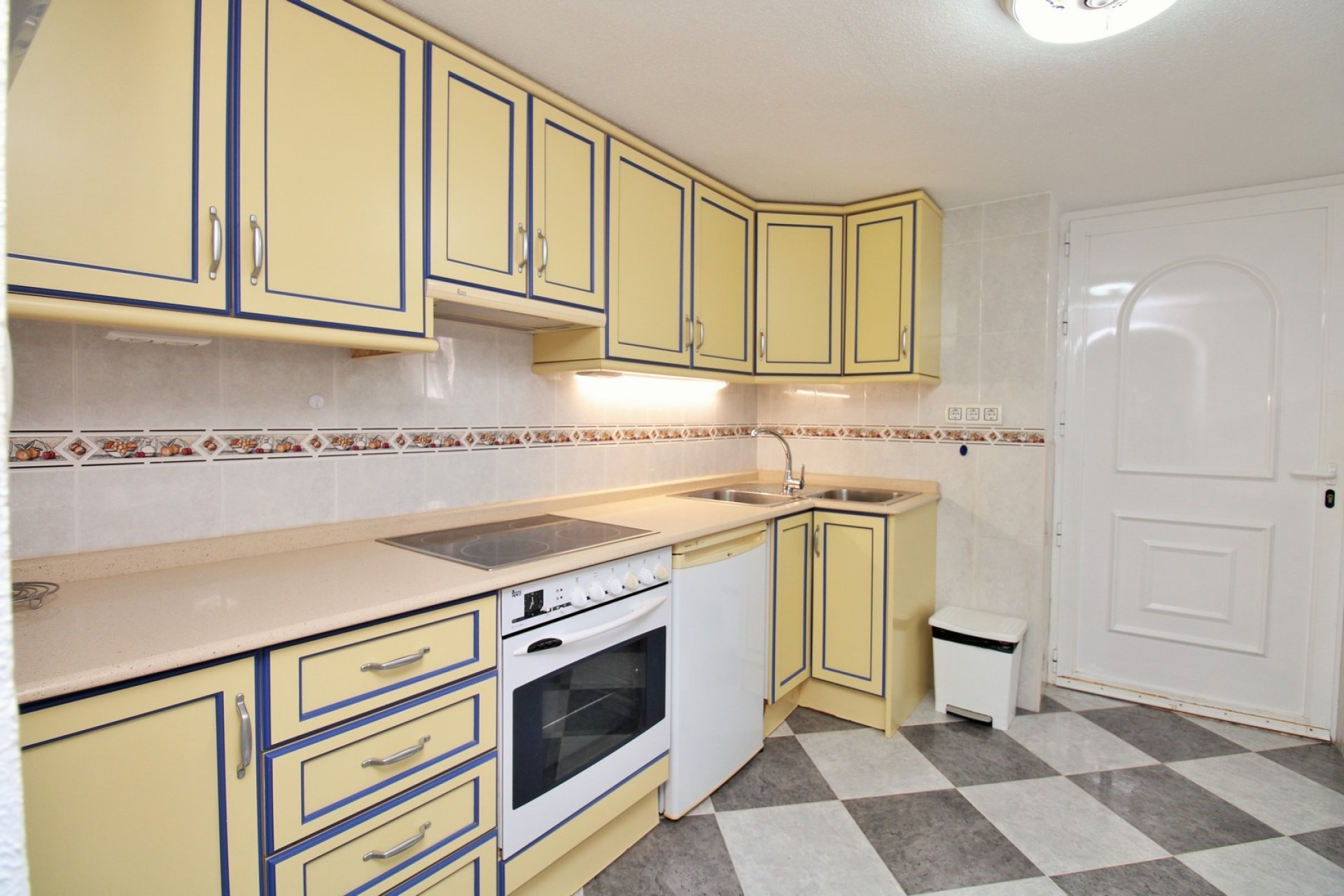 Resale - Villa - Villamartín
