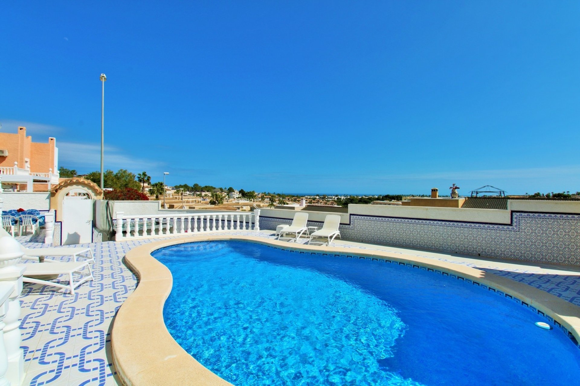 Resale - Villa - Villamartín