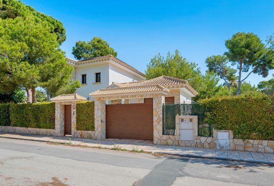 Villa - Återförsäljning - Orihuela Costa - Dehesa de campoamor