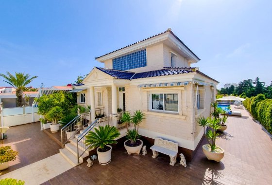 Villa - Återförsäljning - Torrevieja - La Mata