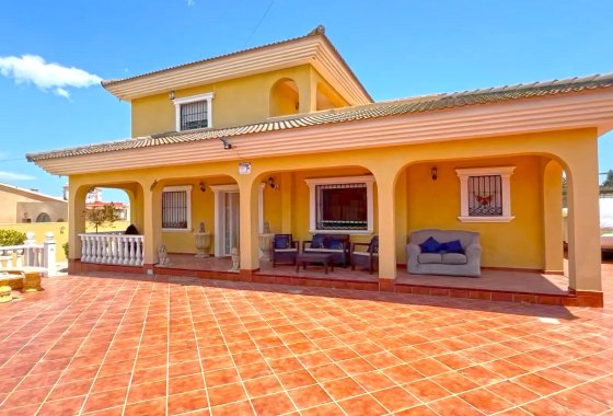 Villa - Återförsäljning - Torrevieja - Los Balcones