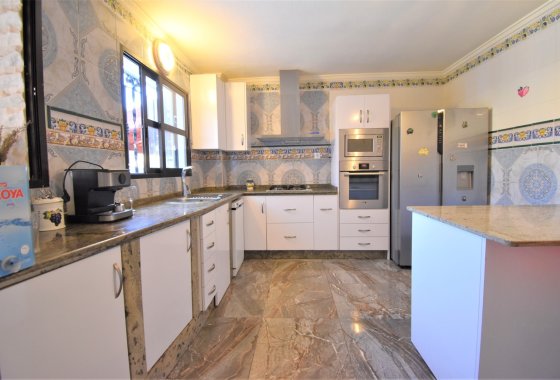 Återförsäljning - Villa - Orihuela Costa - Villamartín