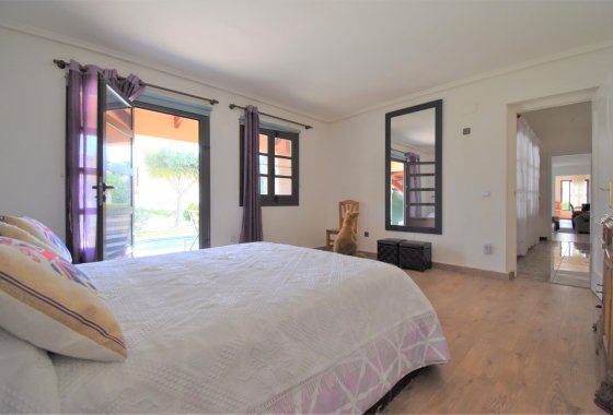 Återförsäljning - Villa - Orihuela Costa - Villamartín