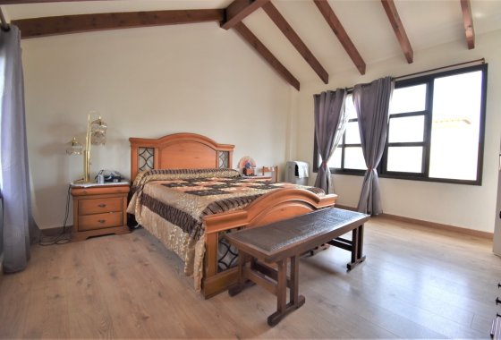 Återförsäljning - Villa - Orihuela Costa - Villamartín