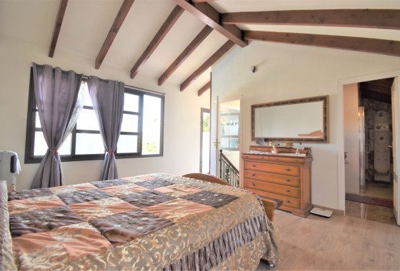 Återförsäljning - Villa - Orihuela Costa - Villamartín
