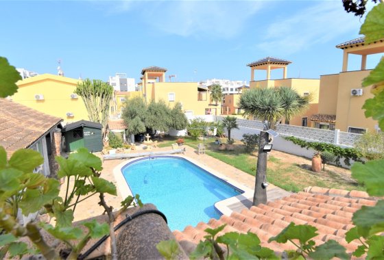Återförsäljning - Villa - Orihuela Costa - Villamartín