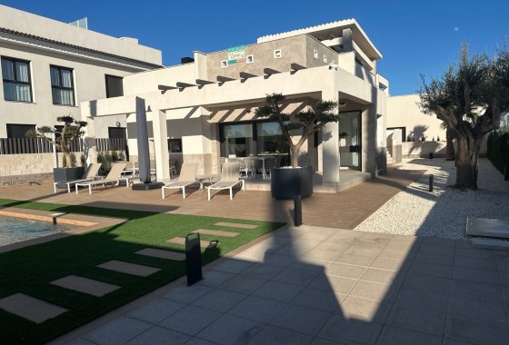Reventa - Villa - Ciudad Quesada - Doña Pepa