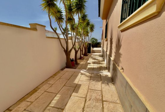 Reventa - Villa - Ciudad Quesada - La Fiesta
