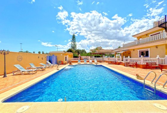 Reventa - Villa - Torrevieja - Los Balcones
