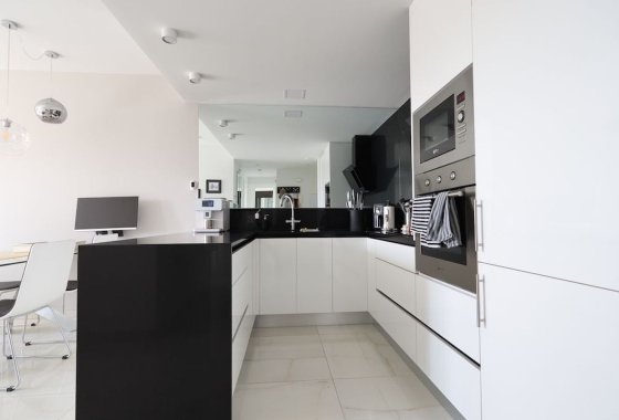 Resale - Apartment / flat - Orihuela Costa