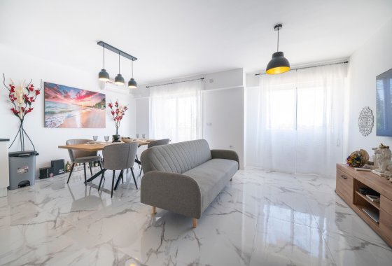 Resale - Apartment / flat - Punta Prima