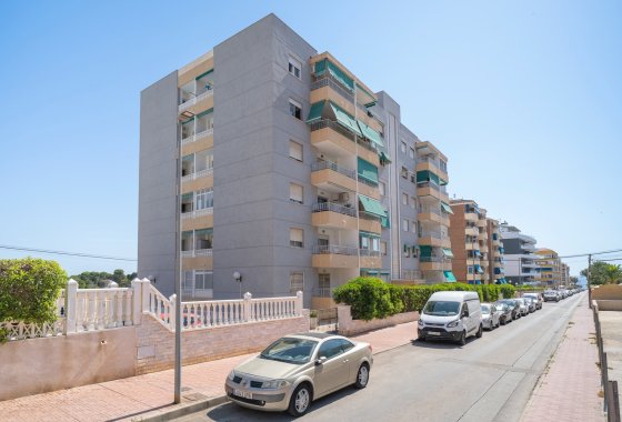 Resale - Apartment / flat - Punta Prima