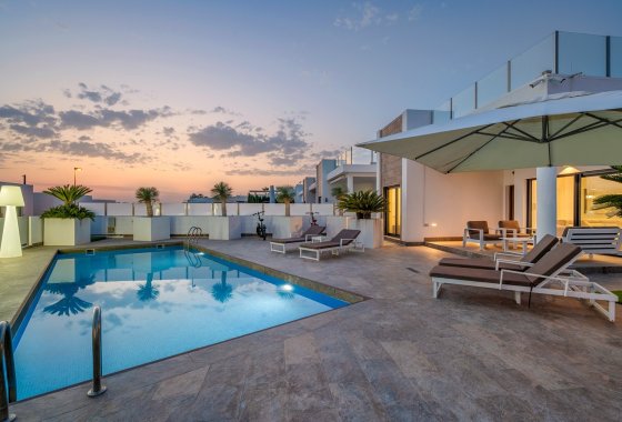 Återförsäljning - Villa - Orihuela Costa - Villamartín