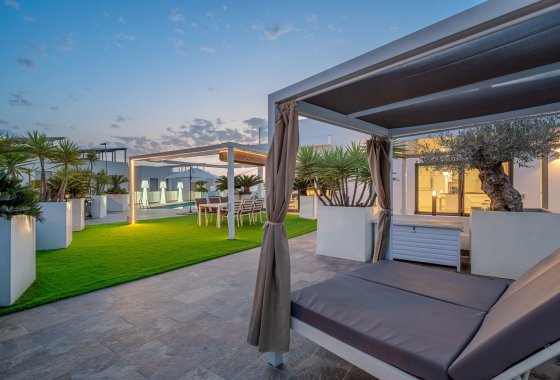 Återförsäljning - Villa - Orihuela Costa - Villamartín