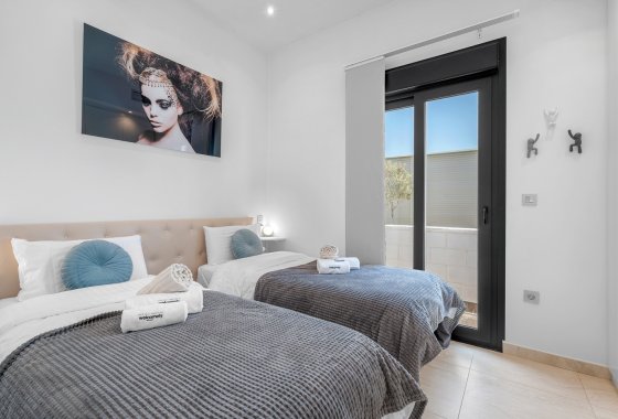 Återförsäljning - Villa - Orihuela Costa - Villamartín