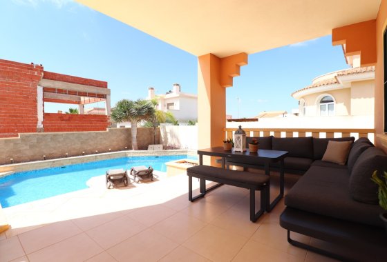 Reventa - Villa - Ciudad Quesada - La Fiesta