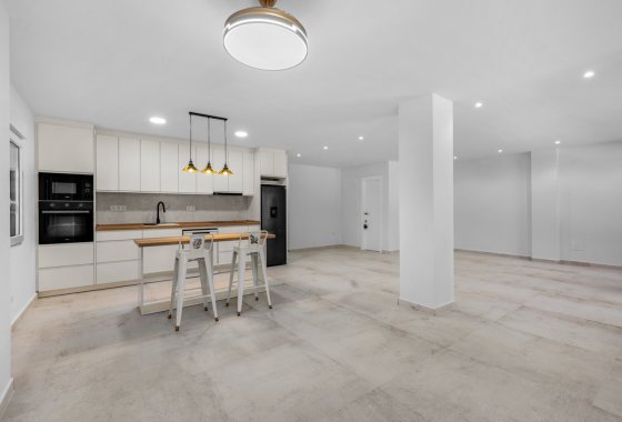 Reventa - Apartamento / piso - Torrevieja - El Acequión - Los Náufragos