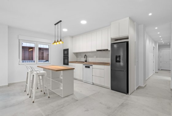Reventa - Apartamento / piso - Torrevieja - El Acequión - Los Náufragos