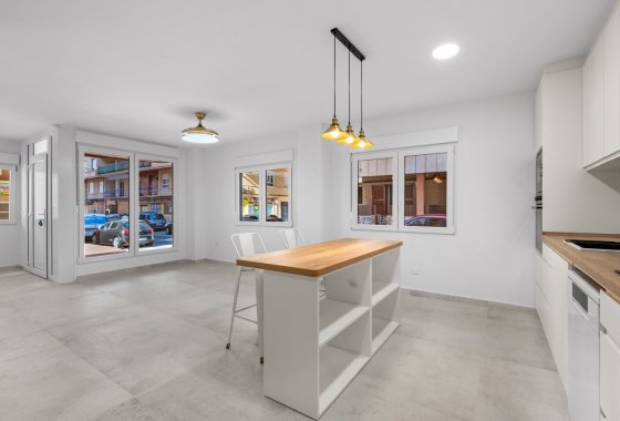 Reventa - Apartamento / piso - Torrevieja - El Acequión - Los Náufragos