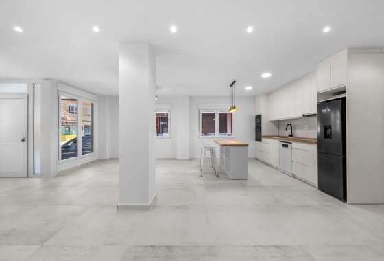 Reventa - Apartamento / piso - Torrevieja - El Acequión - Los Náufragos