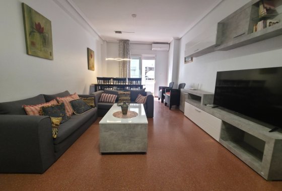 Resale - Apartment / flat - Torrevieja - Paseo maritimo