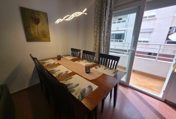 Resale - Apartment / flat - Torrevieja - Paseo maritimo