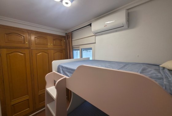 Resale - Apartment / flat - Torrevieja - Paseo maritimo