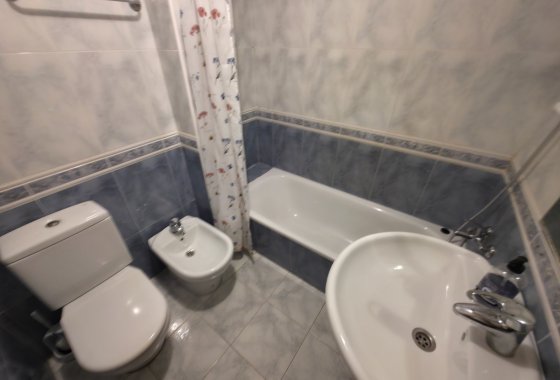 Resale - Apartment / flat - Torrevieja - Paseo maritimo