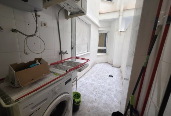 Resale - Apartment / flat - Torrevieja - Paseo maritimo