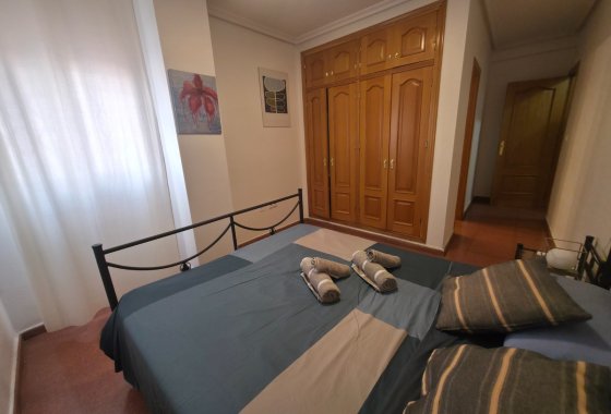 Resale - Apartment / flat - Torrevieja - Paseo maritimo