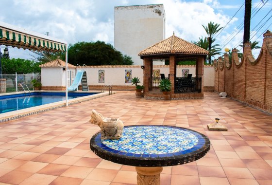 Reventa - Villa - Orihuela Costa - MUY CERCA DE LA PLAYA