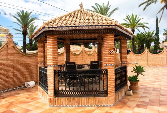 Reventa - Villa - Orihuela Costa - MUY CERCA DE LA PLAYA