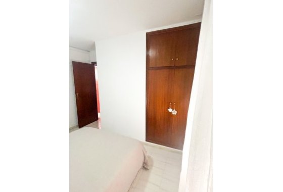 Resale - Apartment / flat - Torrevieja - Center