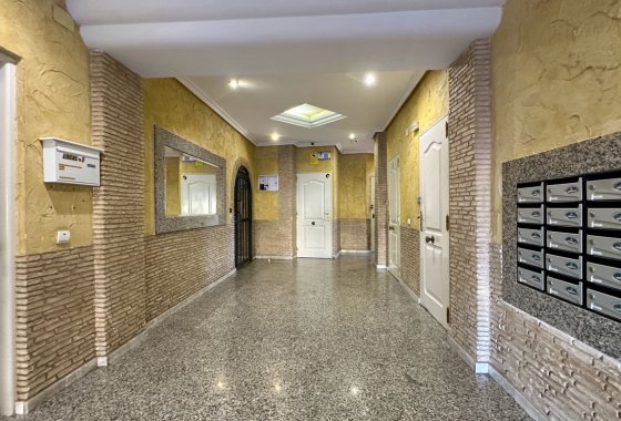 Återförsäljning - Lägenhet / lägenhet - Torrevieja