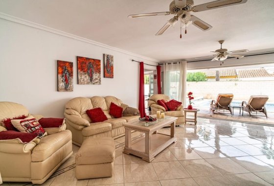Återförsäljning - Villa - Orihuela Costa - Villamartín