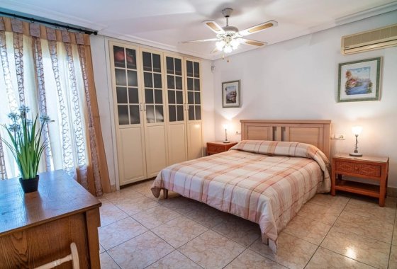 Återförsäljning - Villa - Orihuela Costa - Villamartín